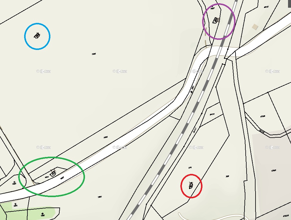 Fialový - dnes muzeum. Červený - špatný přístup a velký pozemek okolo. Modrý - uprostřed pole, špatně přístupný. Zelený - krásný pozemek okolo bunkru, u silnice, ale plný odpadků
